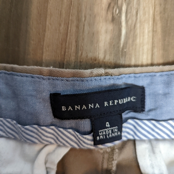 Banana Republic Women's size 4 Khaki shorts - Picture 3 of 5